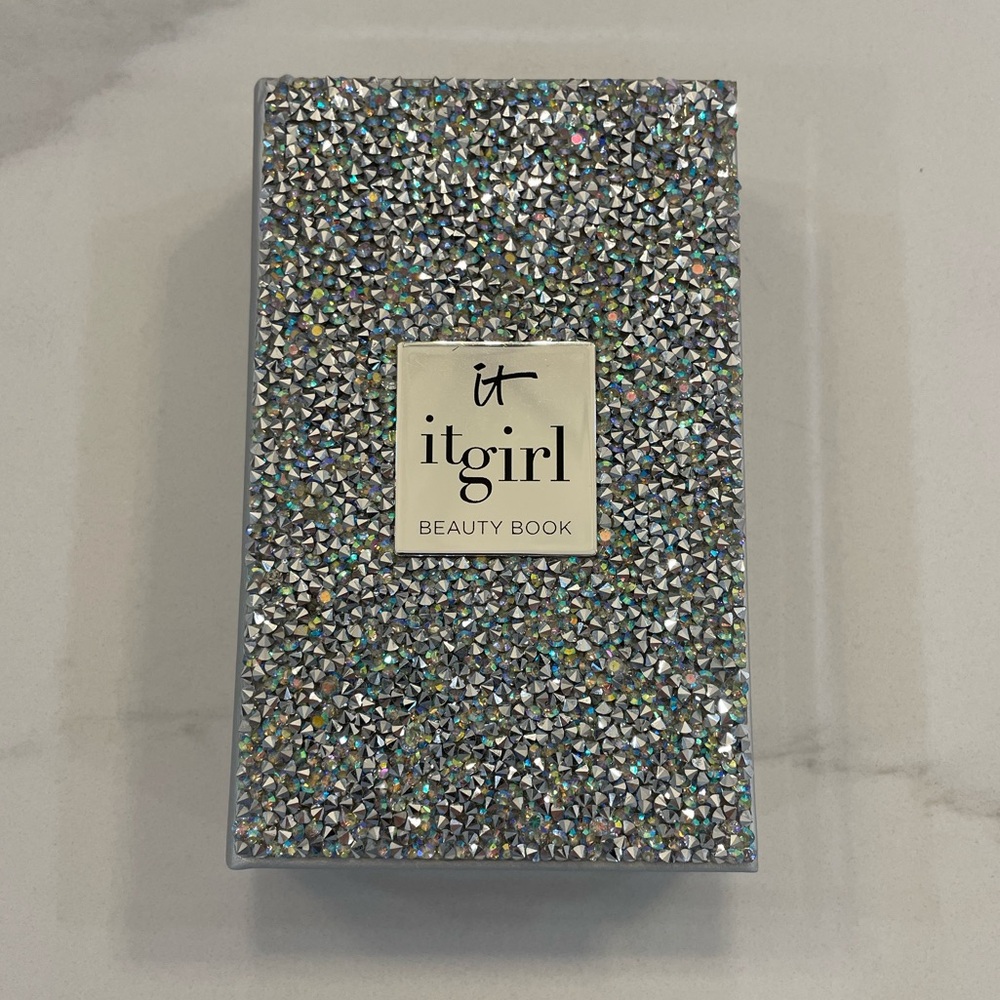 It Girl Beauty Book